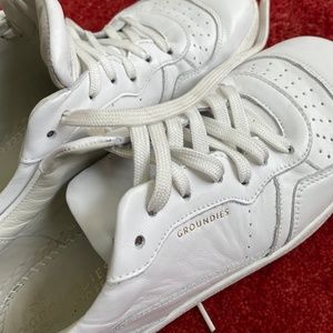 GROUNDIES like-new Nova sneaker